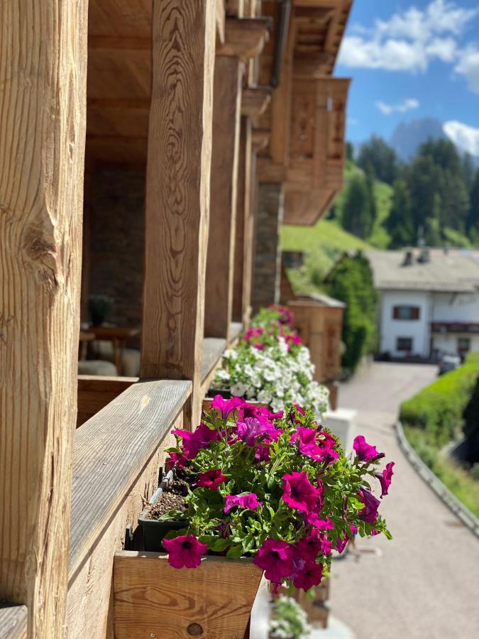 Dorfhotel Beludei Santa Cristina Val Gardena エクステリア 写真