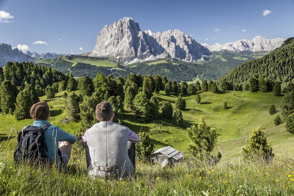 Dorfhotel Beludei Santa Cristina Val Gardena エクステリア 写真