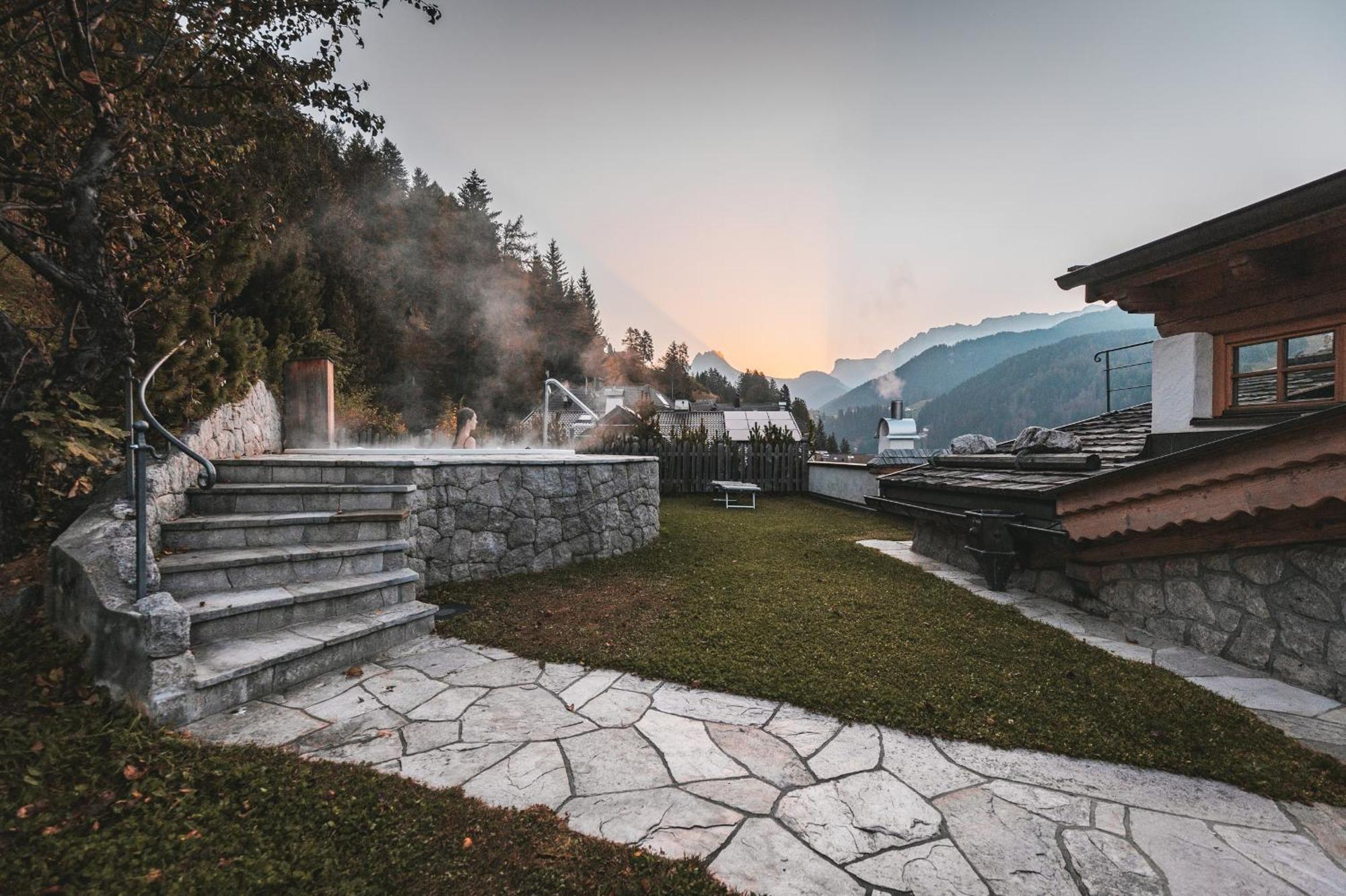 Dorfhotel Beludei Santa Cristina Val Gardena エクステリア 写真