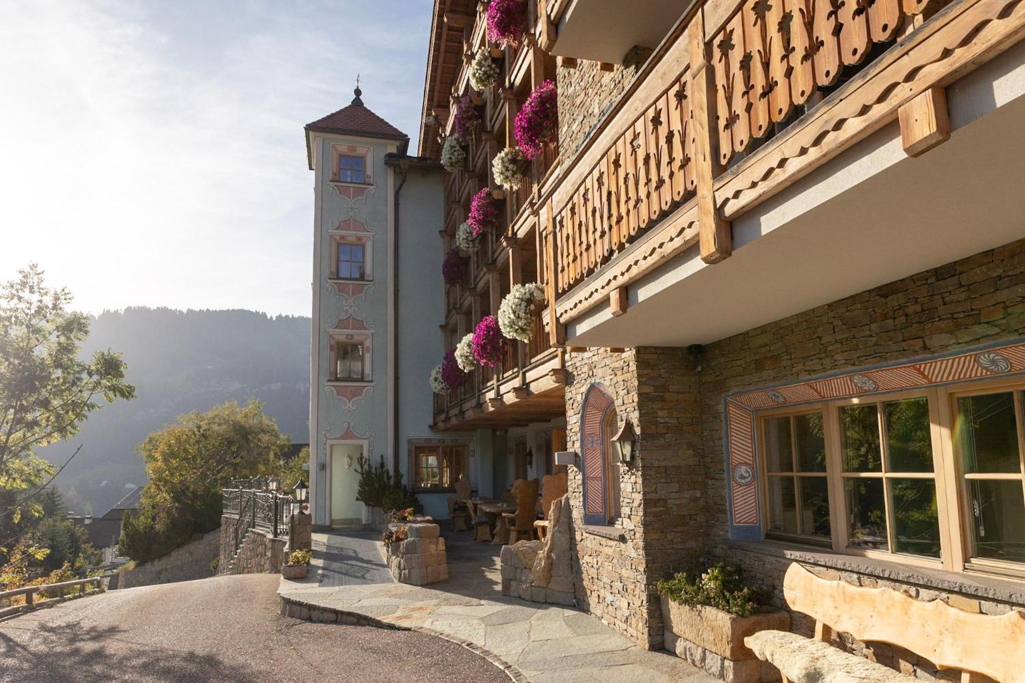 Dorfhotel Beludei Santa Cristina Val Gardena エクステリア 写真