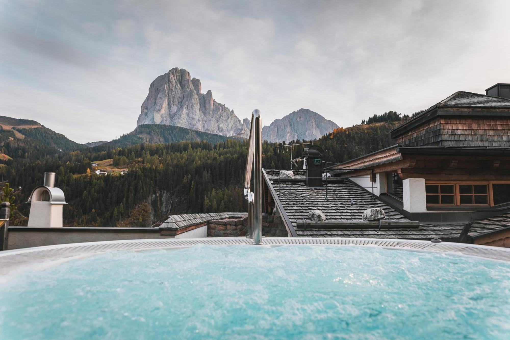 Dorfhotel Beludei Santa Cristina Val Gardena エクステリア 写真