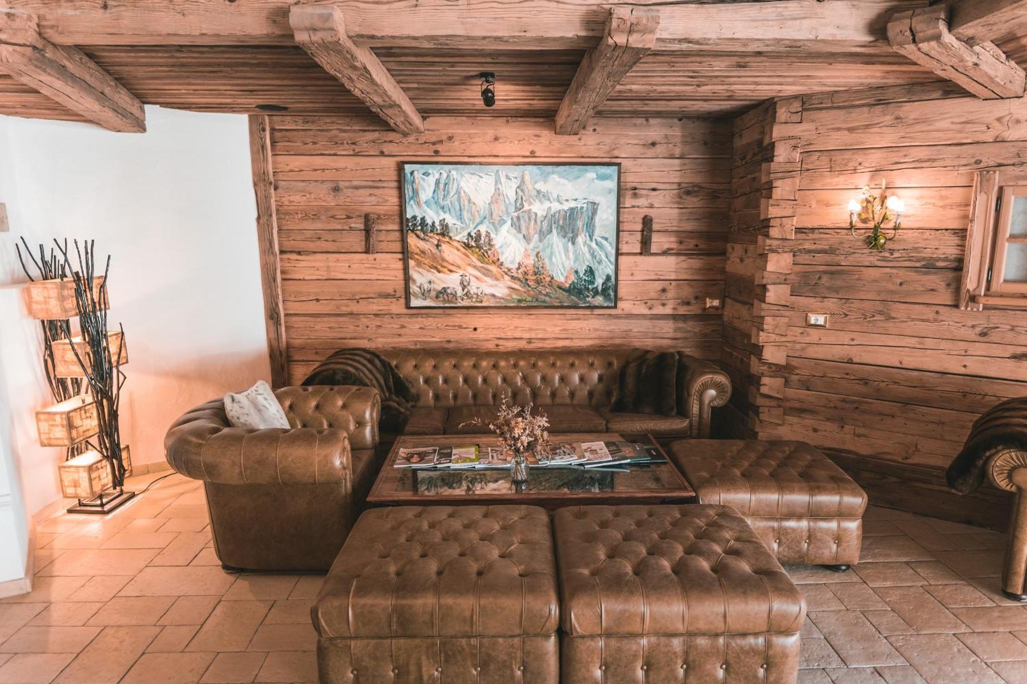 Dorfhotel Beludei Santa Cristina Val Gardena エクステリア 写真