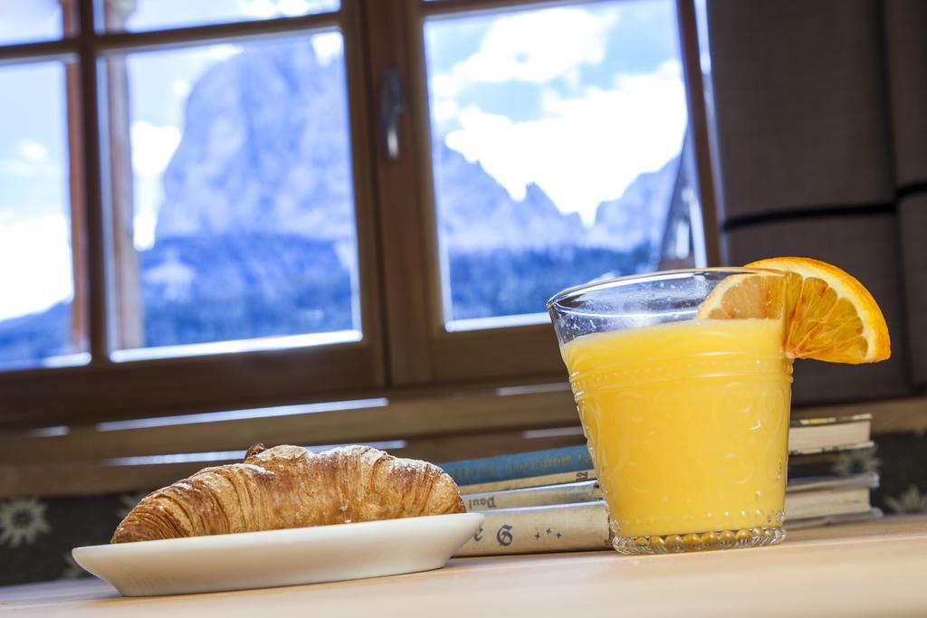 Dorfhotel Beludei Santa Cristina Val Gardena エクステリア 写真
